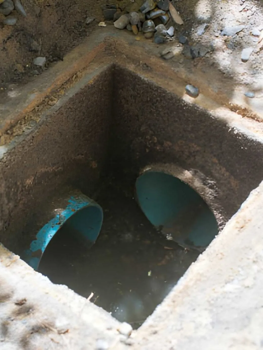 Common Drain Problems Homeowners Experience in Costa Mesa