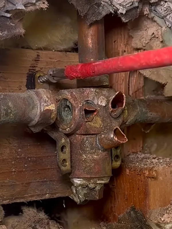 Roofing team working in Fullerton, CA